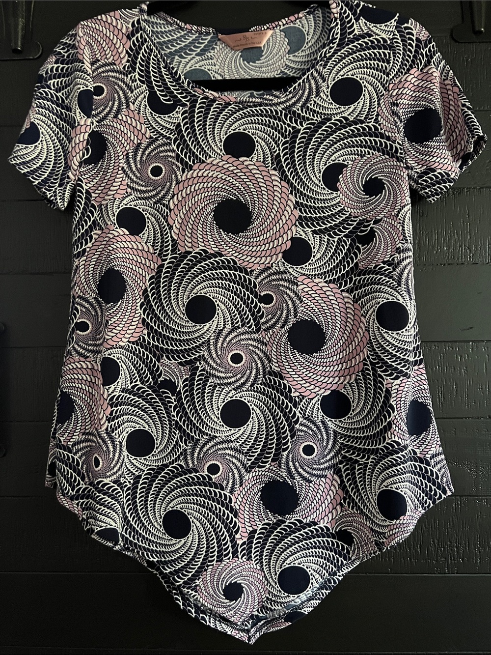 SJS Short Sleeve Scoop Neck Top in Black, White and Pink Swirl Print
